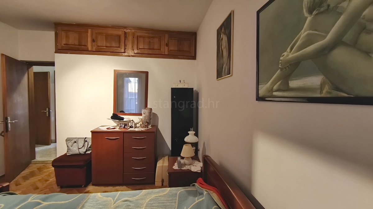 Crikvenica, appartamento con tre camere da letto, due terrazze e giardino!