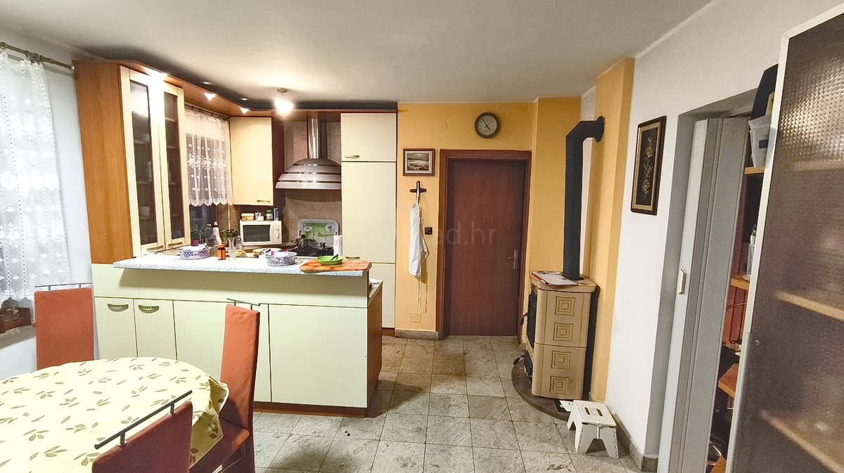 Crikvenica, appartamento con tre camere da letto, due terrazze e giardino!