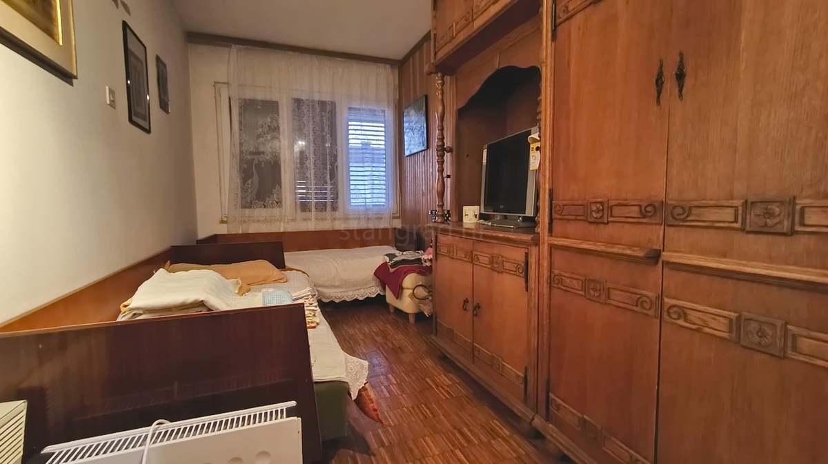 Crikvenica, appartamento con tre camere da letto, due terrazze e giardino!