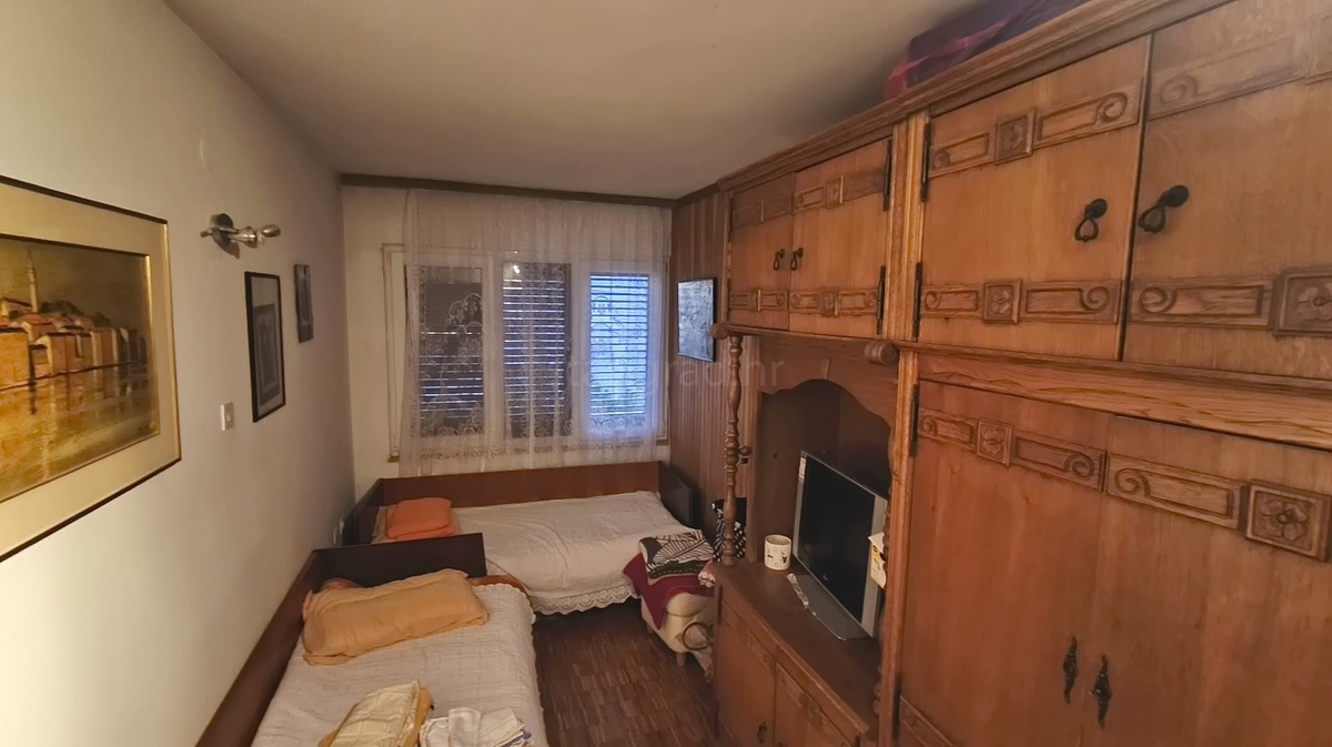 Crikvenica, appartamento con tre camere da letto, due terrazze e giardino!