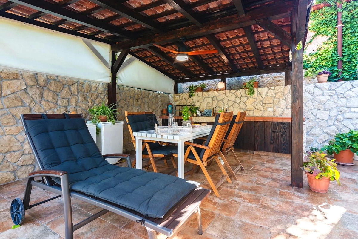 Baška, appartamento ristrutturato nel centro storico, a 50 m dal mare!