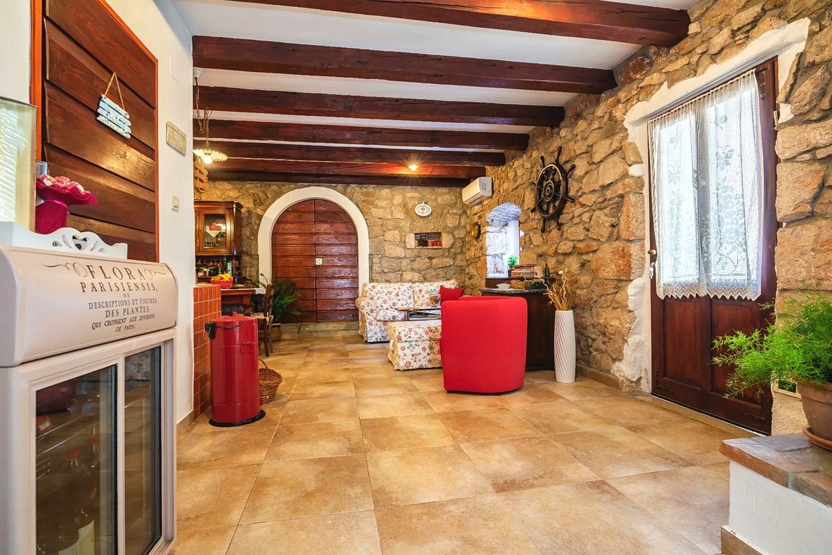 Baška, appartamento ristrutturato nel centro storico, a 50 m dal mare!