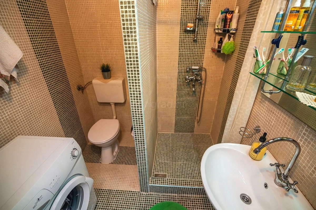 Baška, appartamento ristrutturato nel centro storico, a 50 m dal mare!