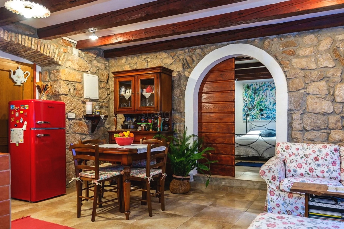 Baška, appartamento ristrutturato nel centro storico, a 50 m dal mare!