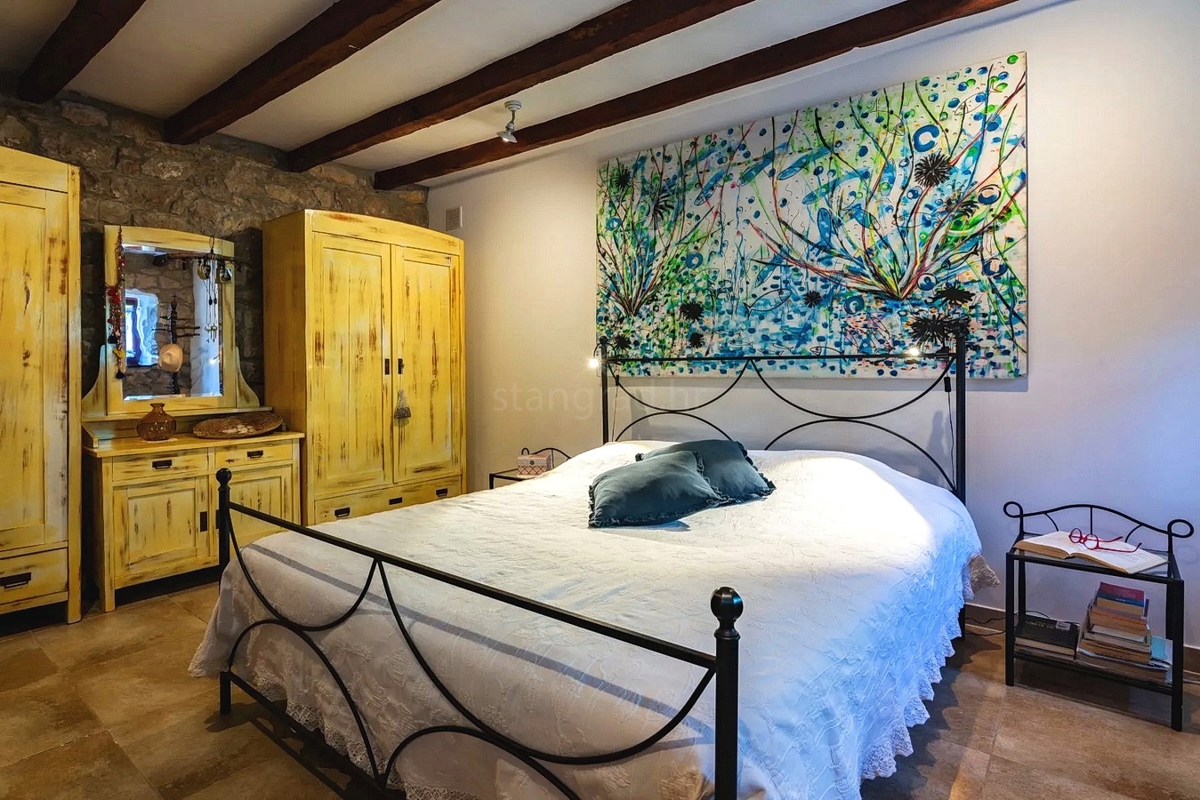 Baška, appartamento ristrutturato nel centro storico, a 50 m dal mare!