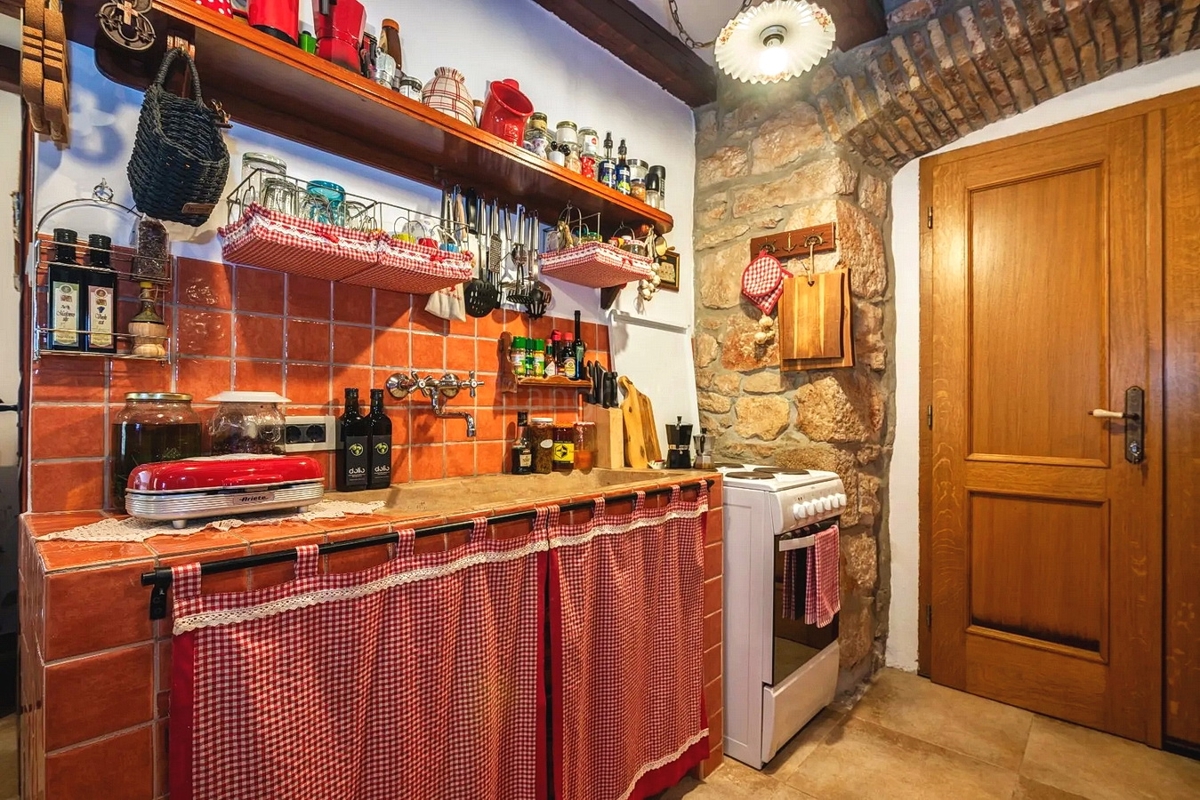 Baška, appartamento ristrutturato nel centro storico, a 50 m dal mare!