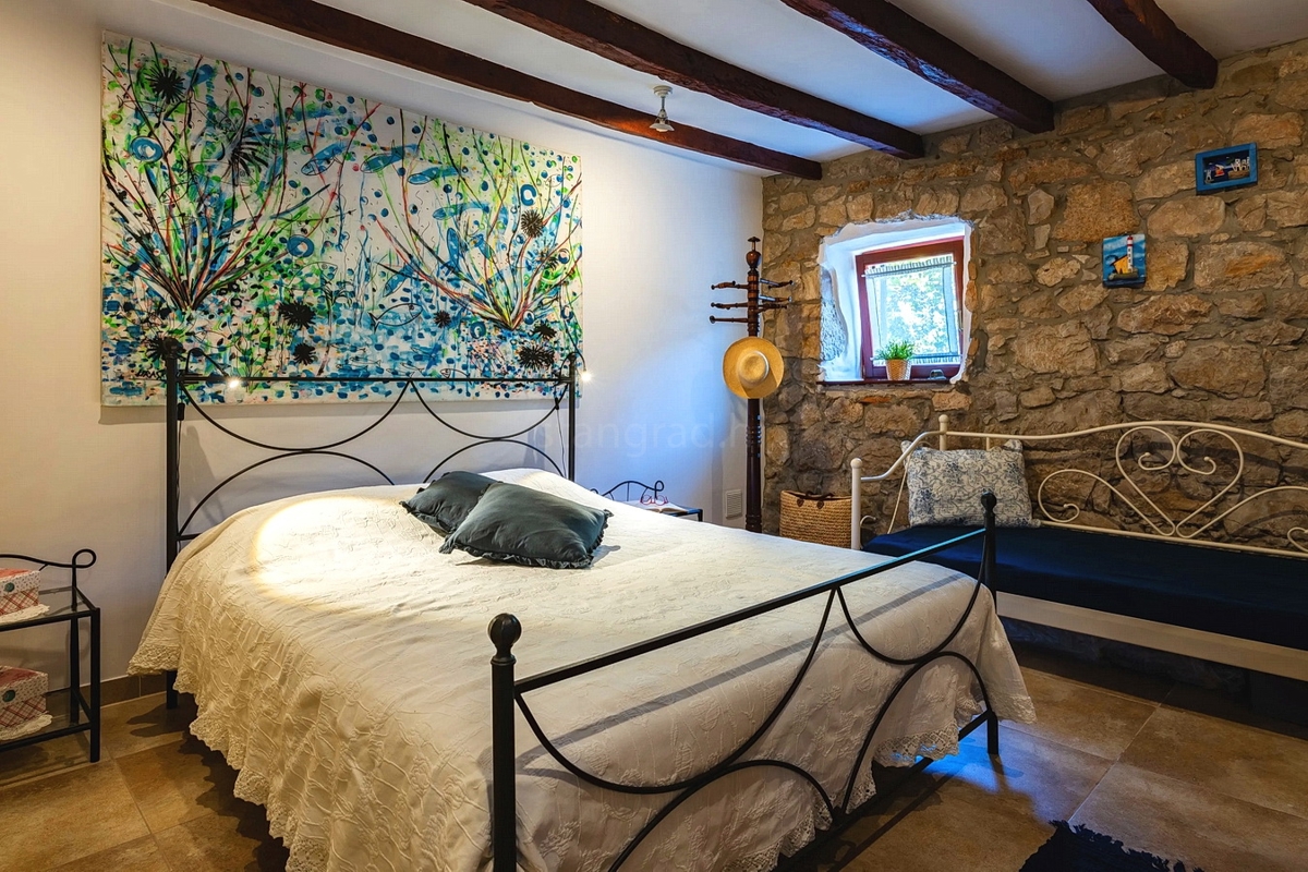 Baška, appartamento ristrutturato nel centro storico, a 50 m dal mare!