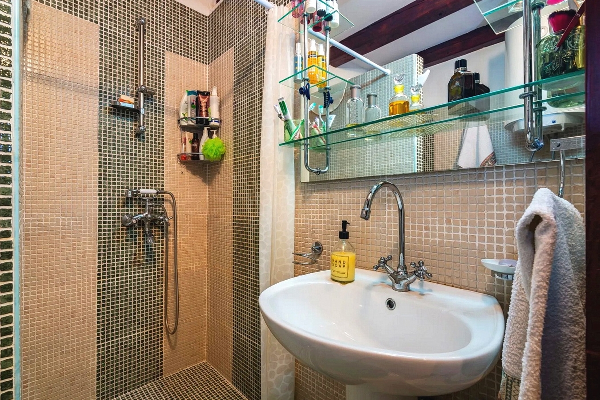 Baška, appartamento ristrutturato nel centro storico, a 50 m dal mare!