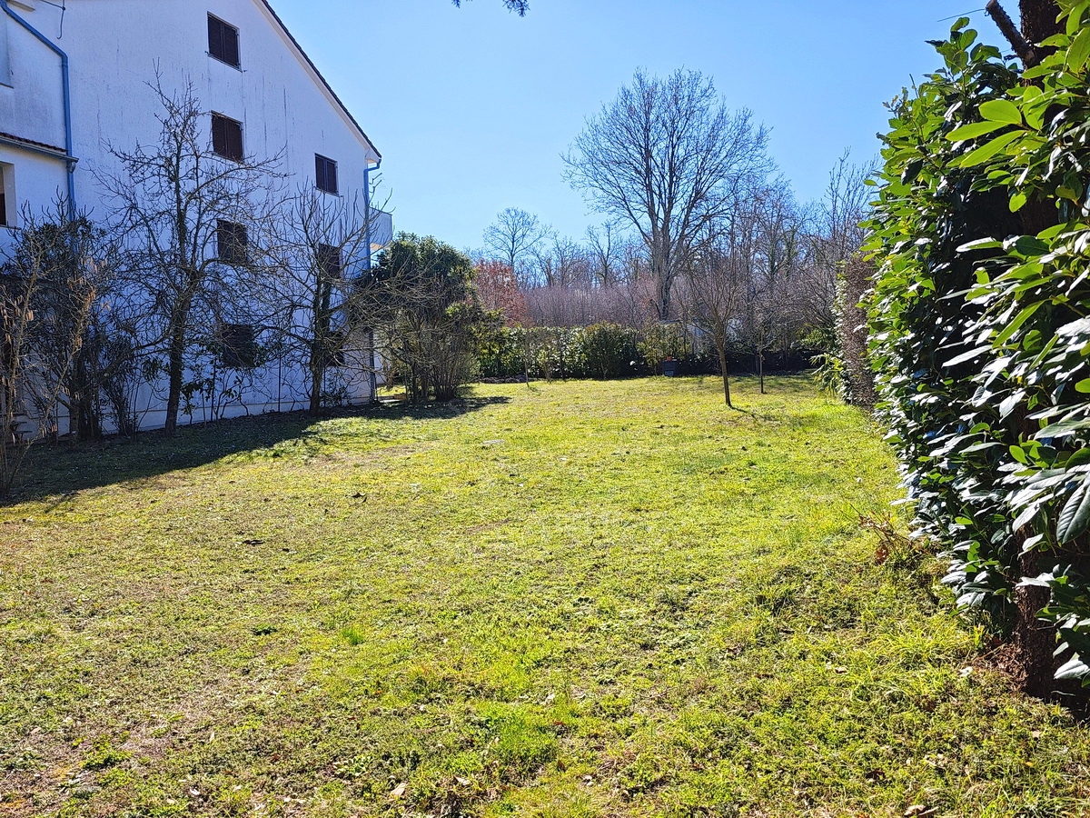 Malinska, ampia casa con 3 appartamenti e un grande giardino!