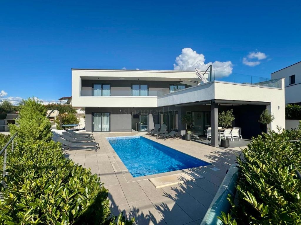 Zona Malinska, casa moderna con piscina e vista mare!