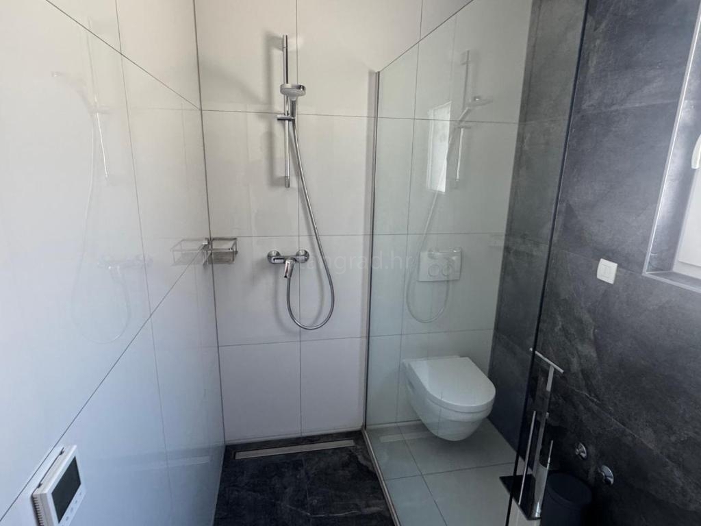 Zona Malinska, casa moderna con piscina e vista mare!