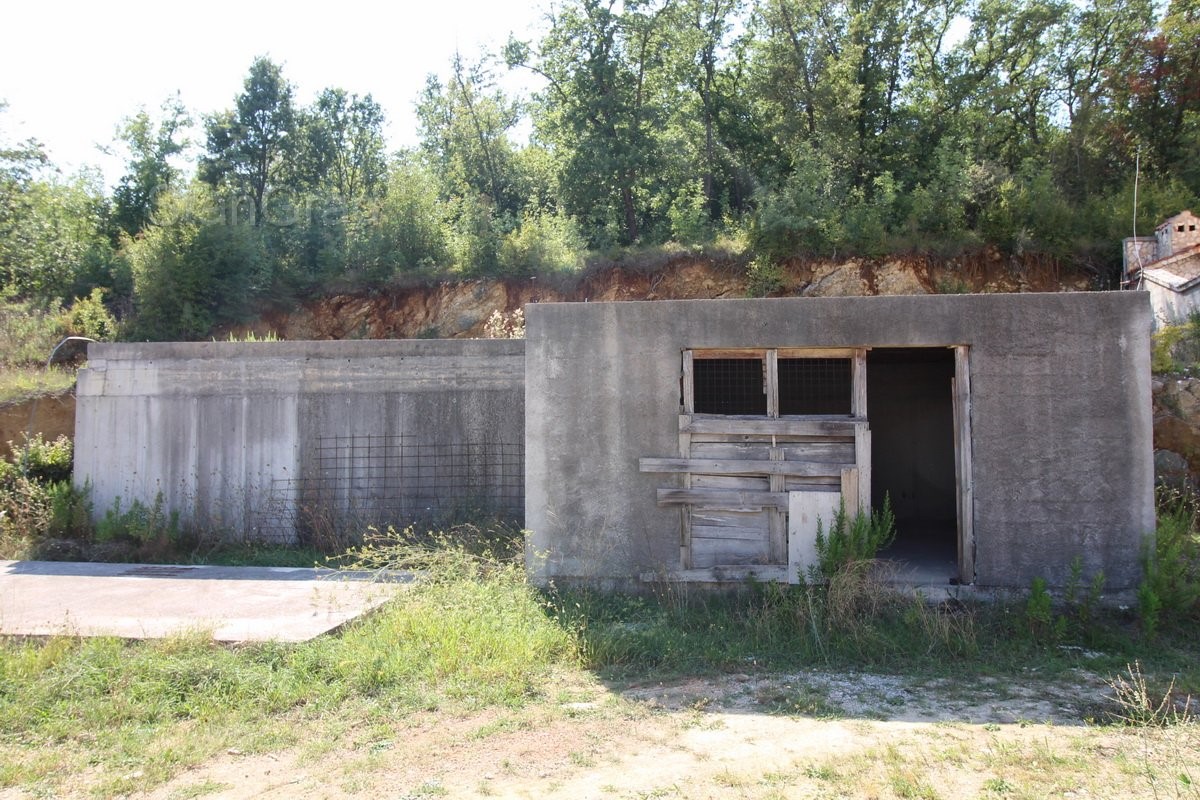 Soline bay, terreno edificabile con costruzione di partenza per una casa indipendente con 3 appartamenti