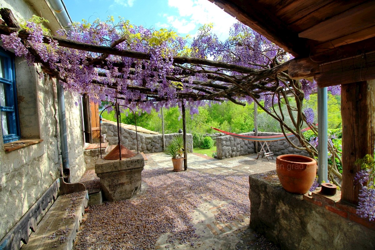 Dobrinj, dintorni, casa in pietra indipendente con piscina, IN VENDITA!