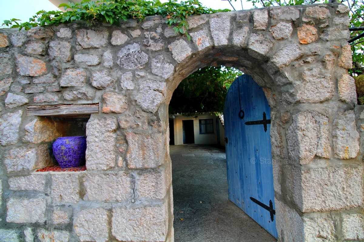 Novi Vinodolski, dintorni, casa al mare con un'atmosfera tradizionale, IN VENDITA!