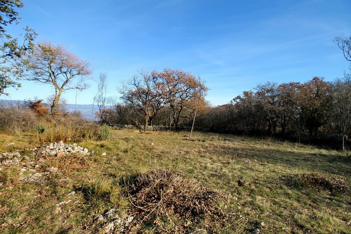 Vrbnik, Risika, terreno edificabile in una posizione tranquilla, VENDITA!