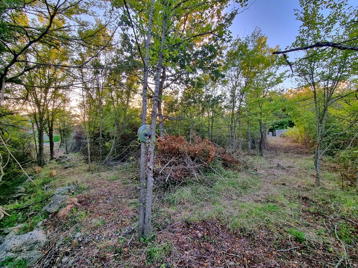 Isola di Krk, dintorni di Krk, vendita di terreno edificabile in una posizione tranquilla!