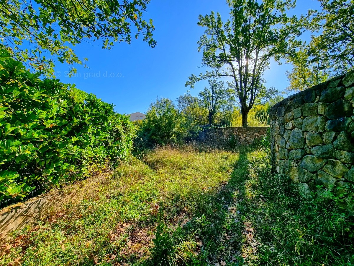 Malinska, terreno edificabile 1000 m2, 200 m dal mare!