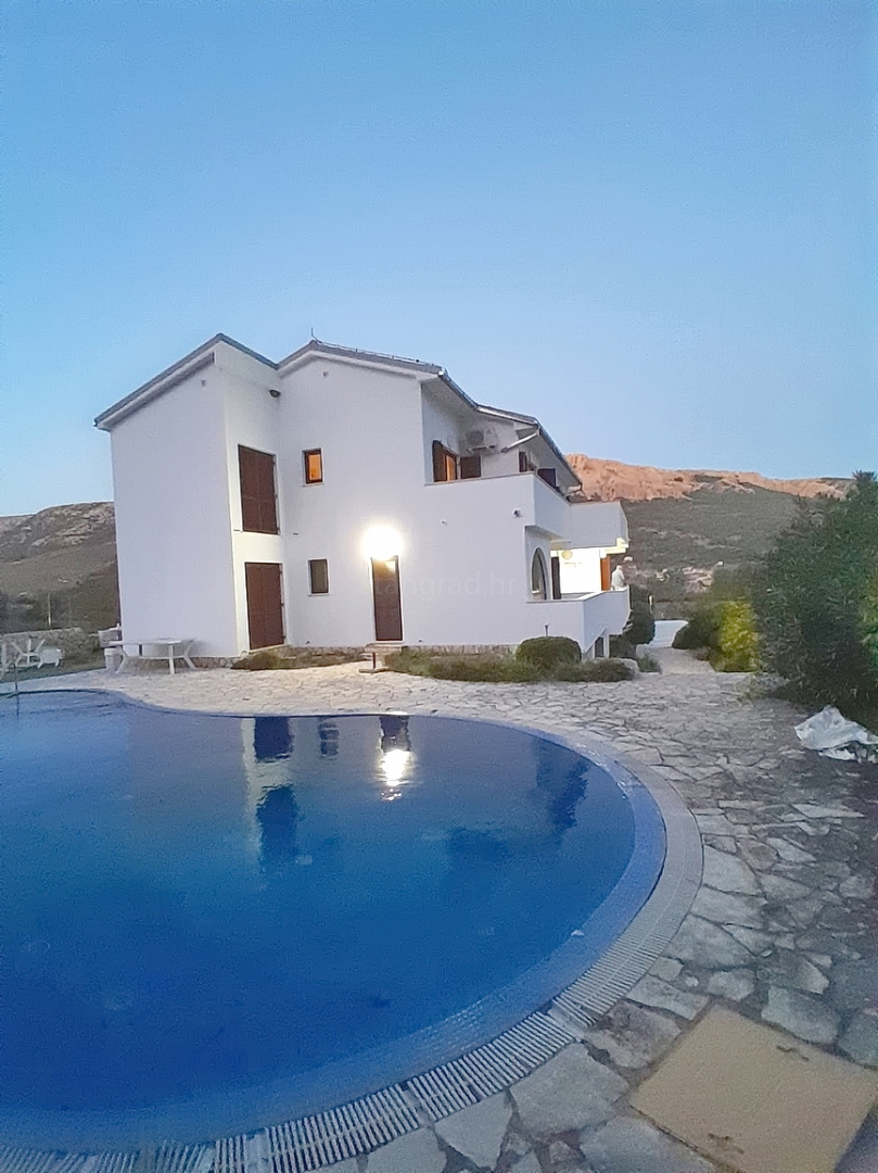 Baška, appartamento al piano terra in posizione tranquilla!