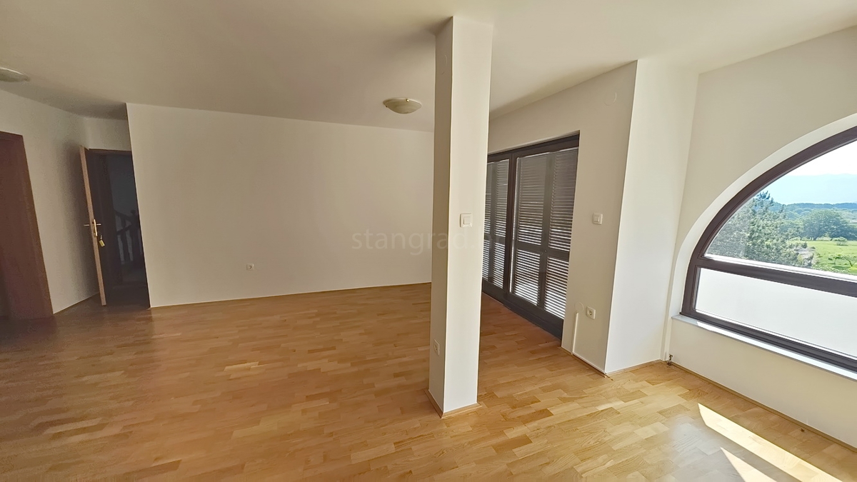 Baška, appartamento al piano terra in posizione tranquilla!