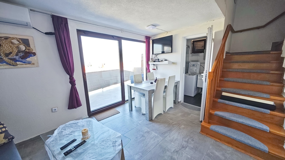 Malinska, appartamento duplex vicino al centro e al mare! Ottima posizione!