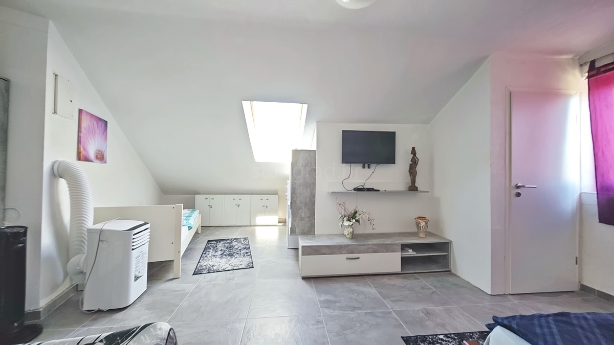 Malinska, appartamento duplex vicino al centro e al mare! Ottima posizione!