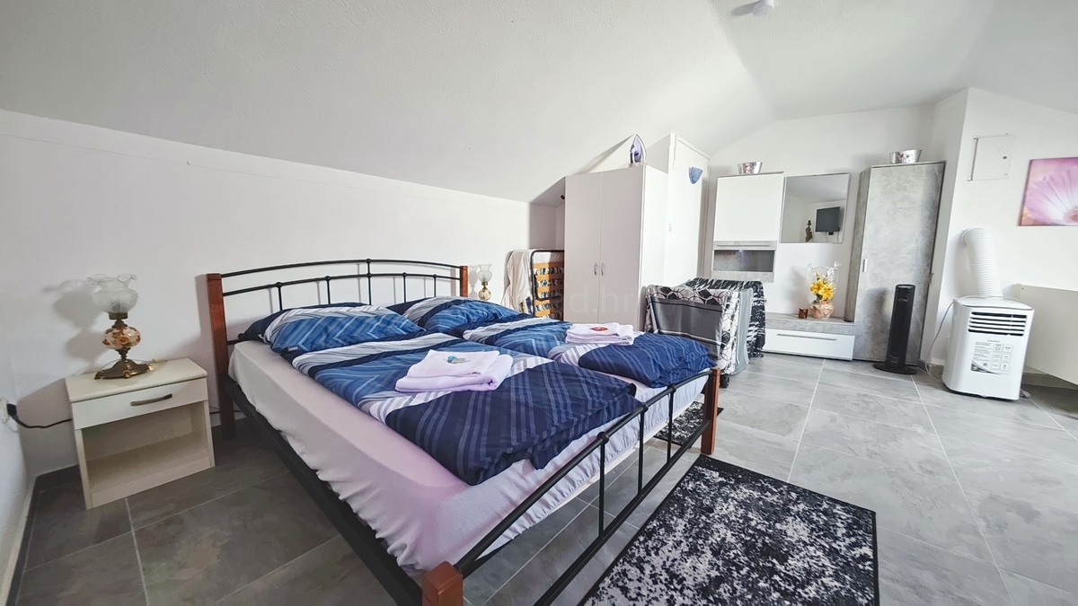 Malinska, appartamento duplex vicino al centro e al mare! Ottima posizione!