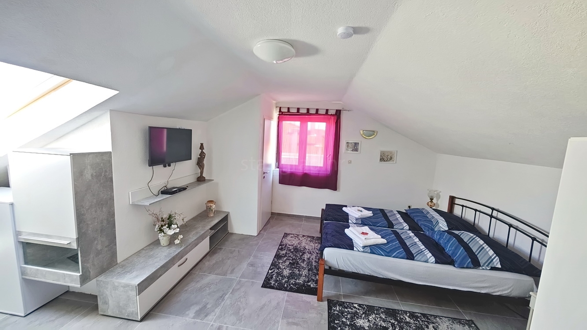 Malinska, appartamento duplex vicino al centro e al mare! Ottima posizione!