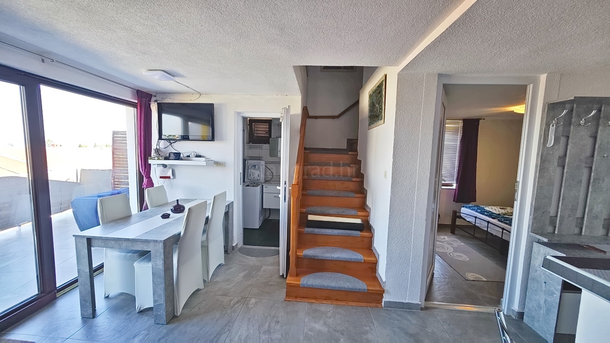 Malinska, appartamento duplex vicino al centro e al mare! Ottima posizione!