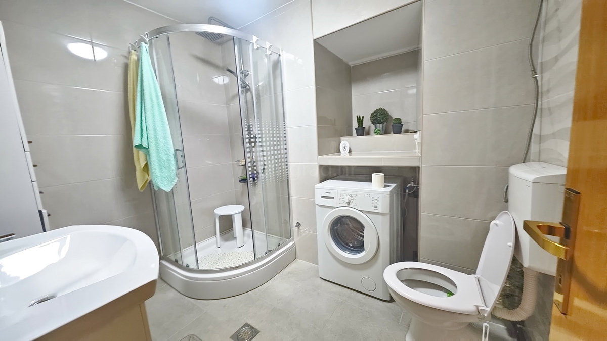 Omišalj, casa a schiera con giardino e parcheggio!