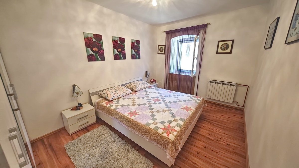 Omišalj, casa a schiera con giardino e parcheggio!