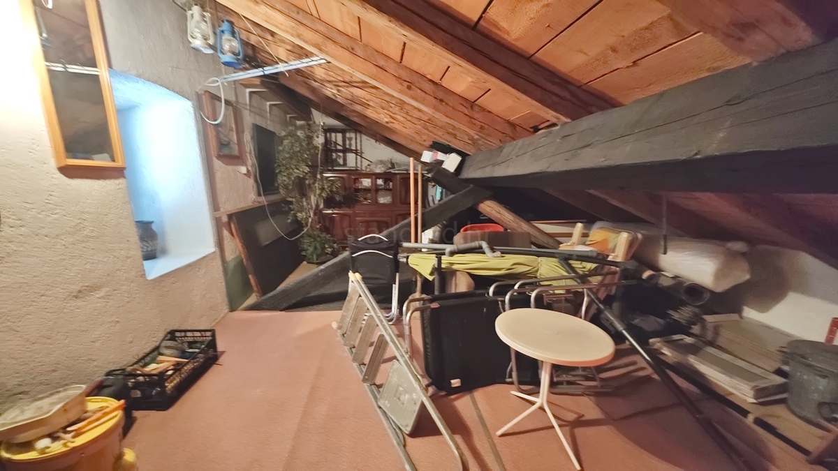 Omišalj, casa a schiera con giardino e parcheggio!