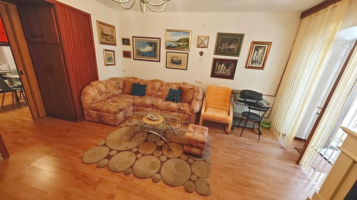 Omišalj, casa a schiera con giardino e parcheggio!