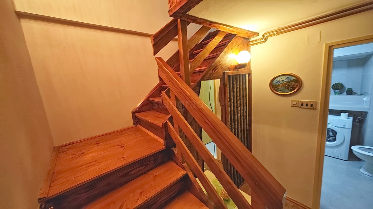 Omišalj, casa a schiera con giardino e parcheggio!