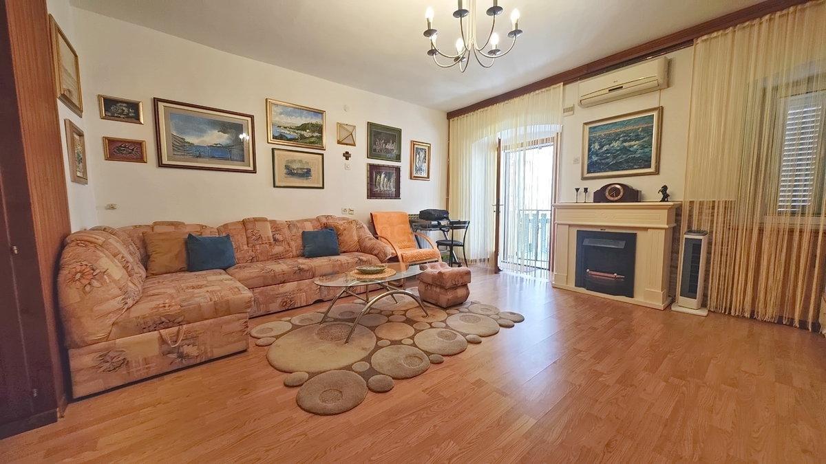 Omišalj, casa a schiera con giardino e parcheggio!