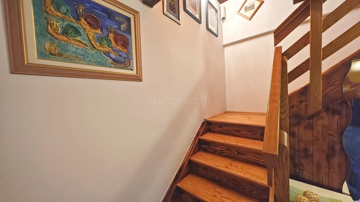 Omišalj, casa a schiera con giardino e parcheggio!