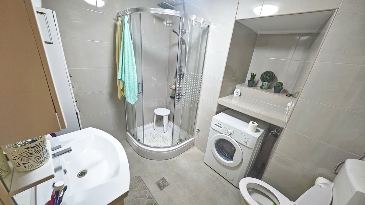 Omišalj, casa a schiera con giardino e parcheggio!