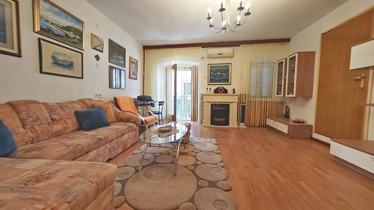 Omišalj, casa a schiera con giardino e parcheggio!