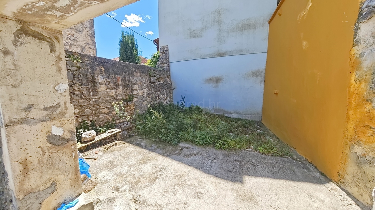 Omišalj, casa a schiera con giardino e parcheggio!