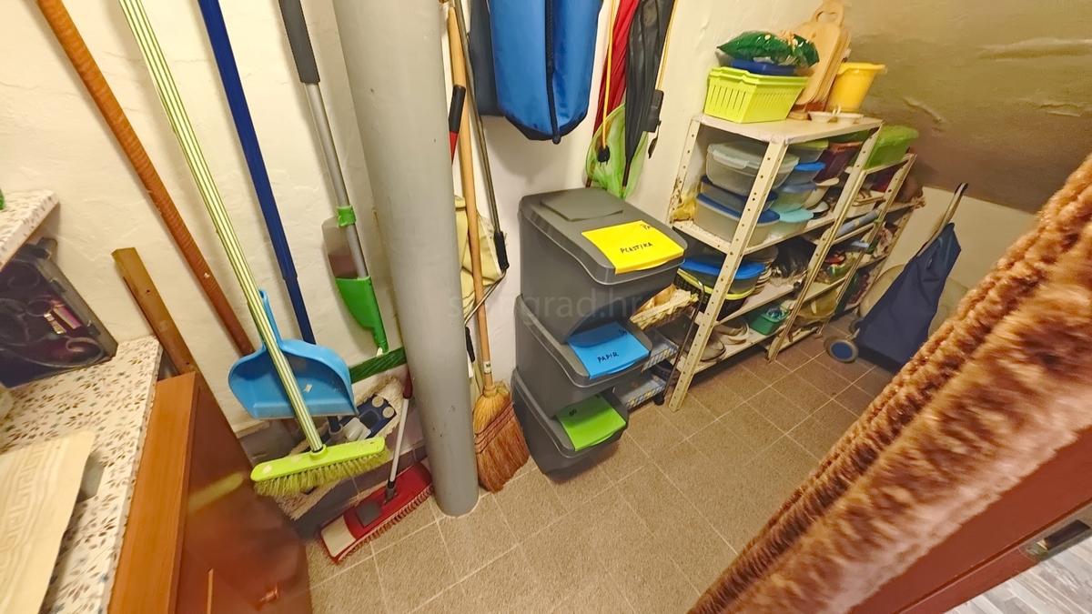 Omišalj, casa a schiera con giardino e parcheggio!