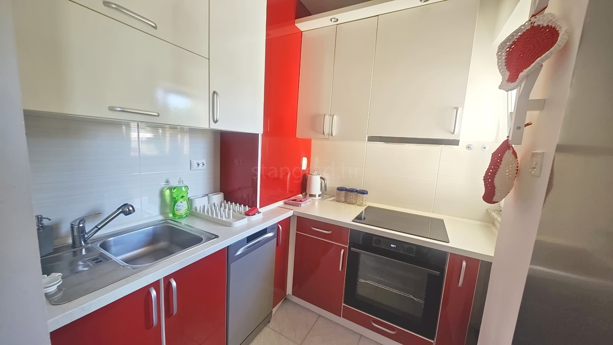 Krk, casa bifamiliare con tre unità abitative in posizione eccellente!