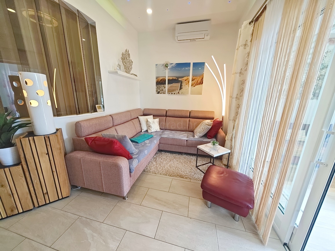 Baška, appartamento arredato prima fila al mare!