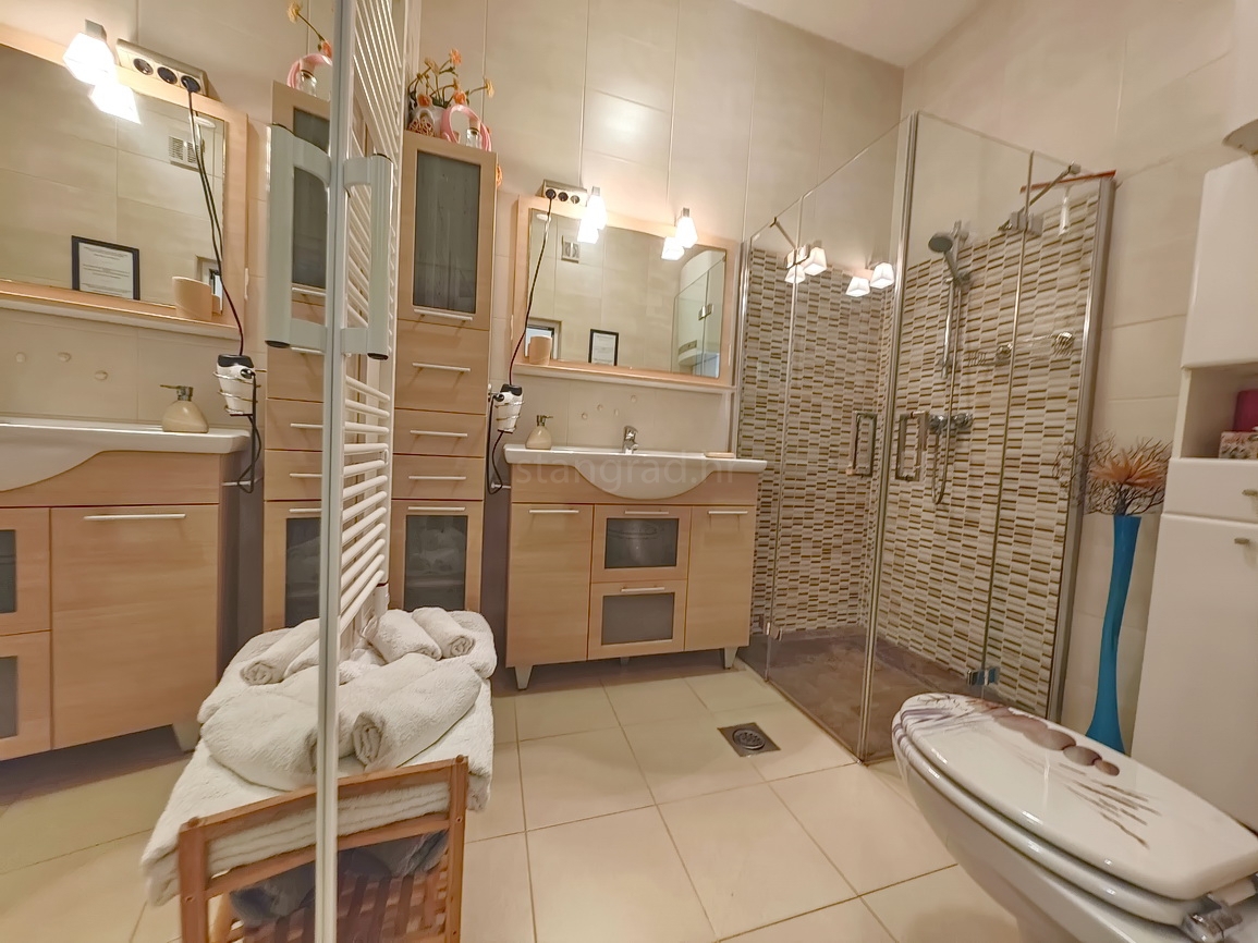 Baška, appartamento arredato prima fila al mare!