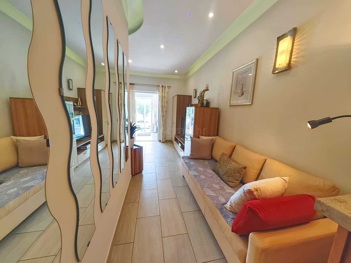 Baška, appartamento arredato prima fila al mare!