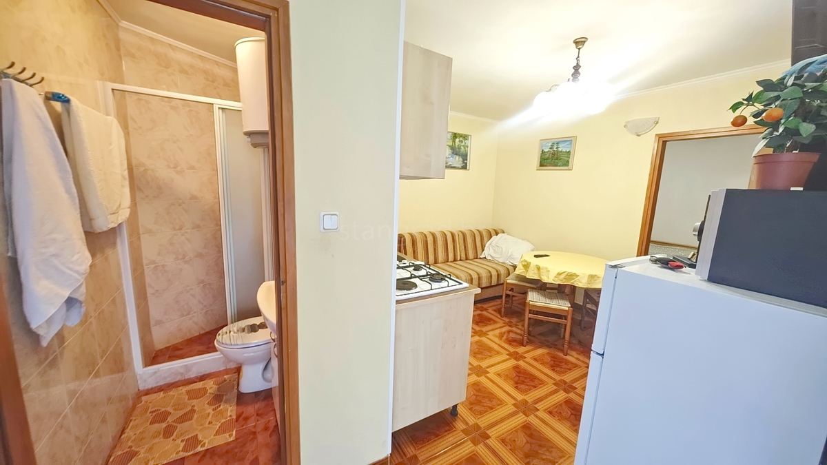 Njivice, 2 appartamenti al piano terra vicino al mare!