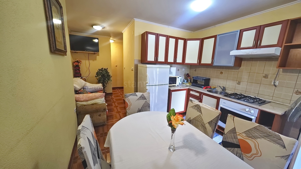 Njivice, 2 appartamenti al piano terra vicino al mare!