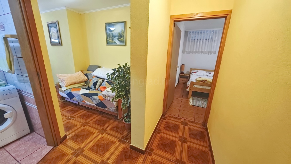 Njivice, 2 appartamenti al piano terra vicino al mare!