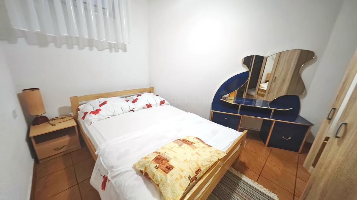 Njivice, 2 appartamenti al piano terra vicino al mare!