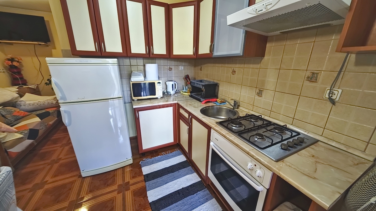 Njivice, 2 appartamenti al piano terra vicino al mare!