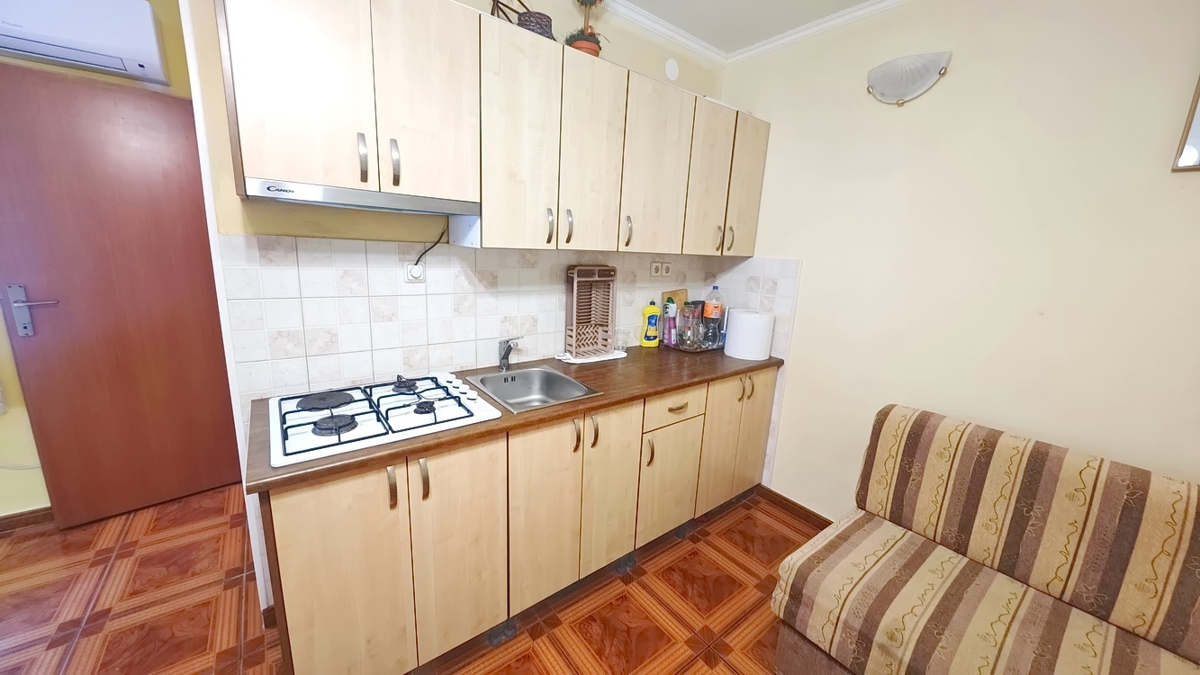 Njivice, 2 appartamenti al piano terra vicino al mare!