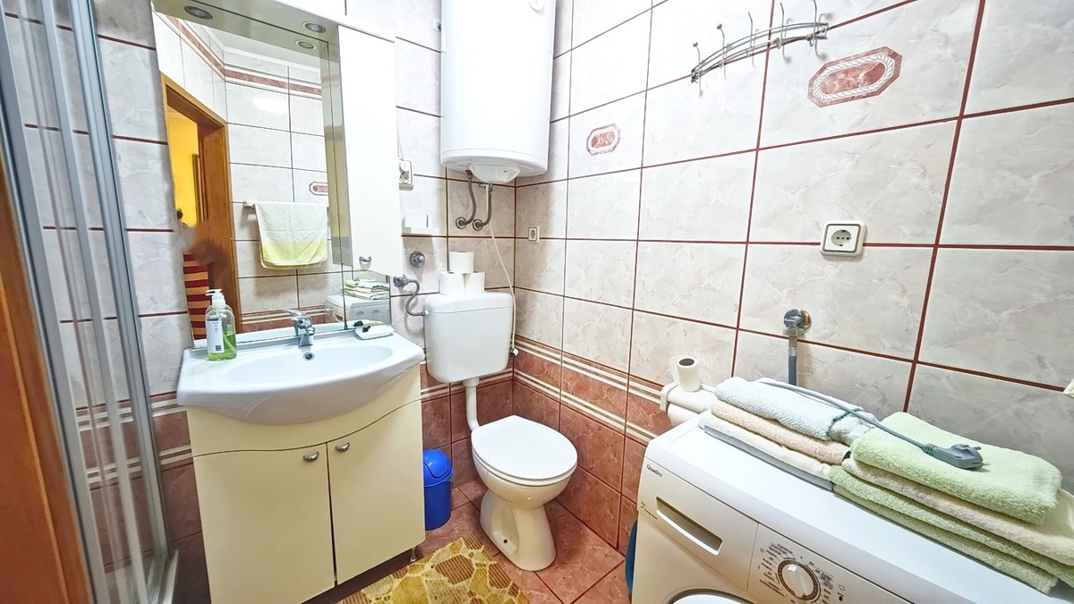 Njivice, 2 appartamenti al piano terra vicino al mare!